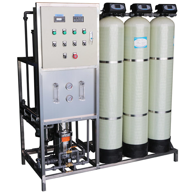 1000lph Industrial Single Pass RO ระบบเครื่องนึ่งฆ่าเชื้อ UV ตัวกรองคาร์บอนที่ใช้งานอยู่